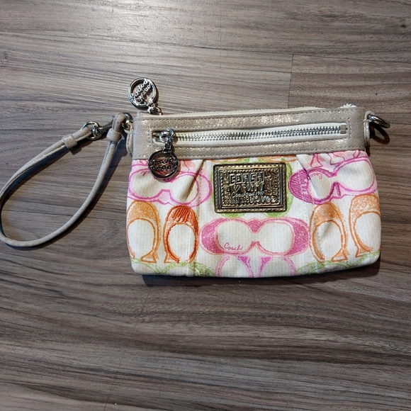 Coach poppy wristlet